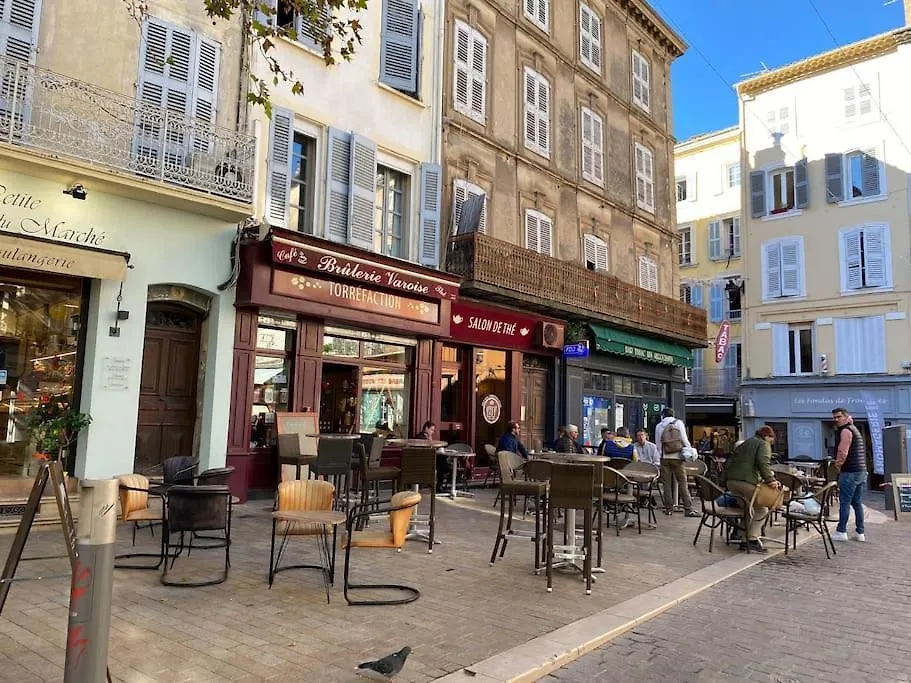 Akropole De Caroline, Central, Lumineux, Calme, Free Parking, Lift, 3 Beds Draguignan